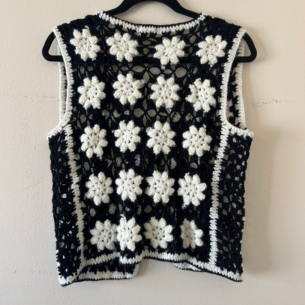 Dreamers by Debut Black White Daisy Flower Crochet‎ Vest Boho festival S/M - Picture 5 of 8